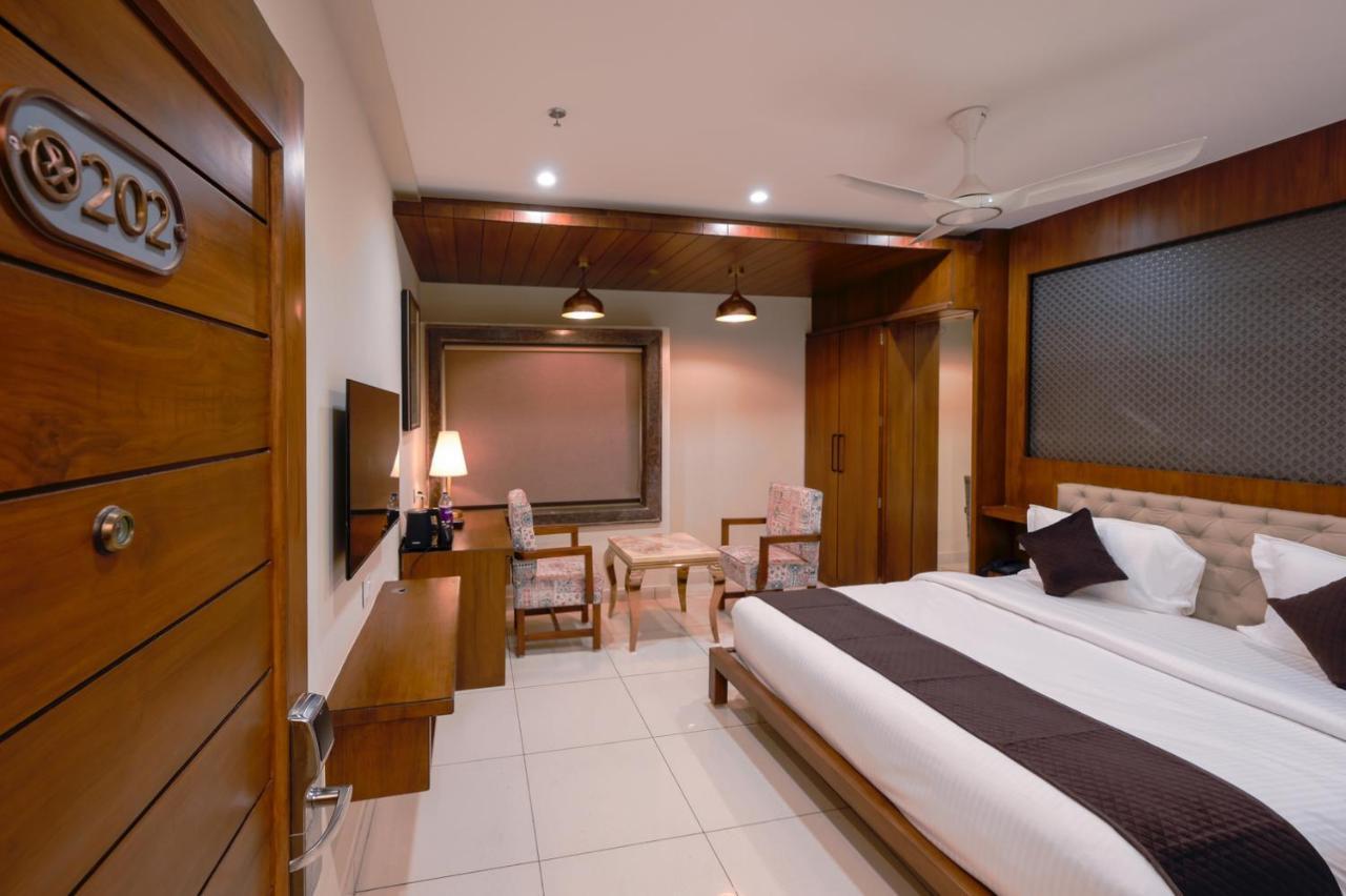 The Shivalik Hotel Bhubaneswar Bagian luar foto