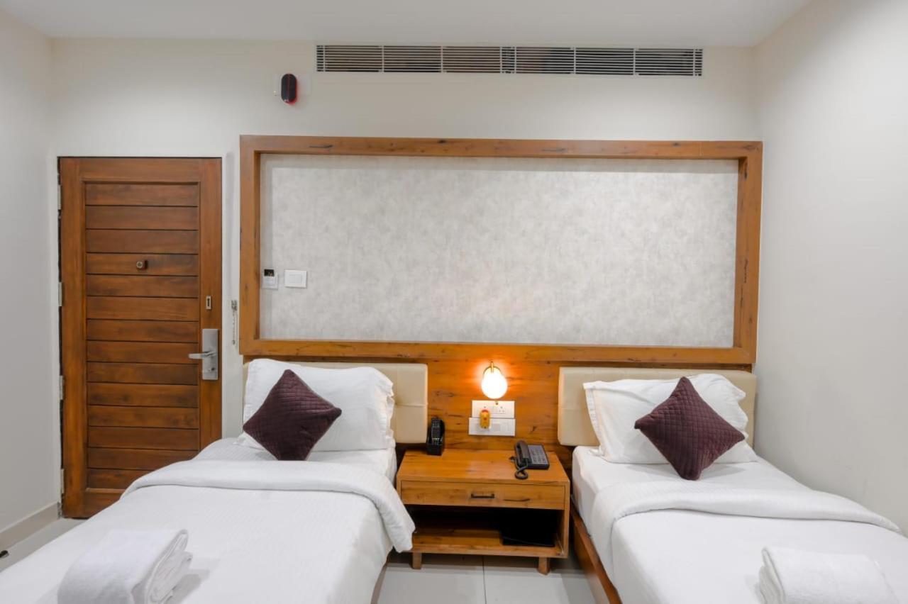 The Shivalik Hotel Bhubaneswar Bagian luar foto